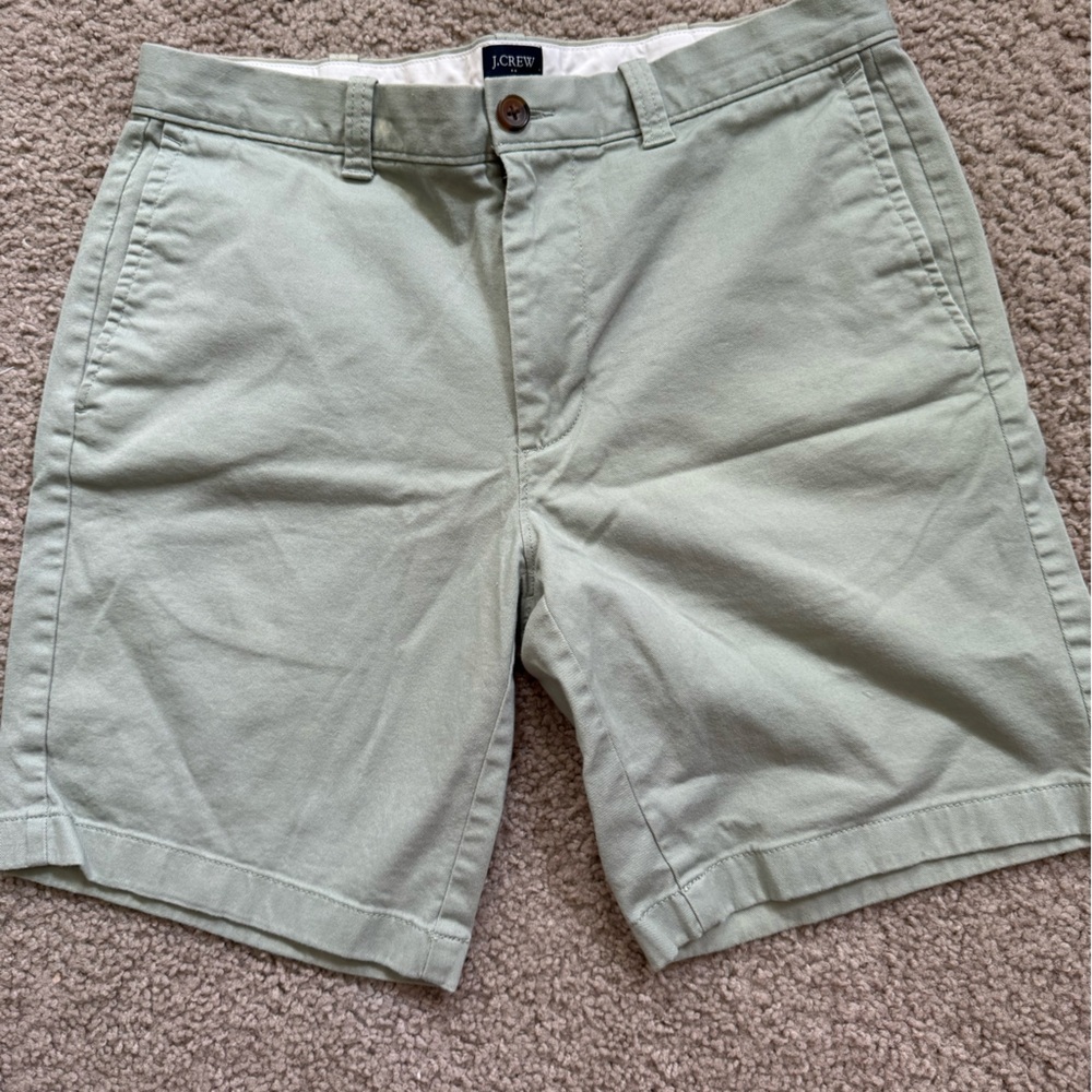 J. Crew Men’s 9” chino short - light green